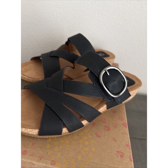 Euro Soft by Softt Gwenda Black Sandals Women's Size 7.5 Open Toe Buckle Closure - Picture 7 of 14